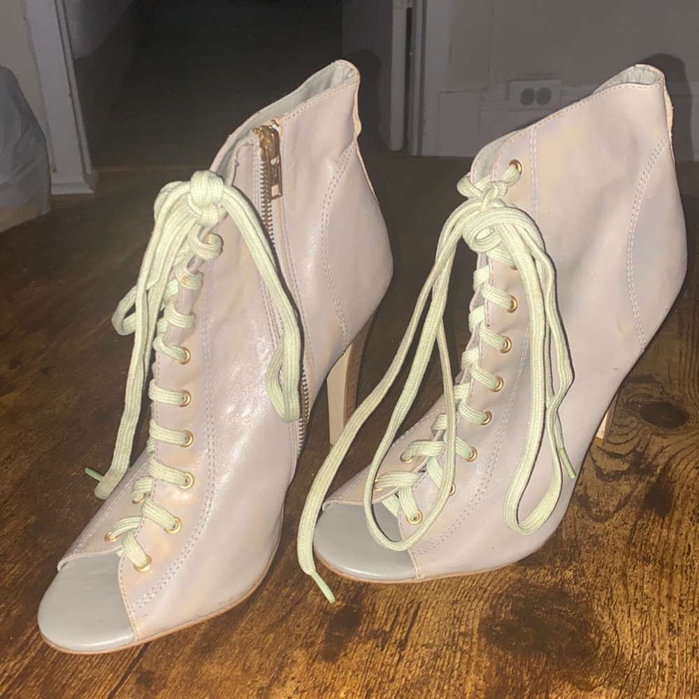 Vintage laced heels